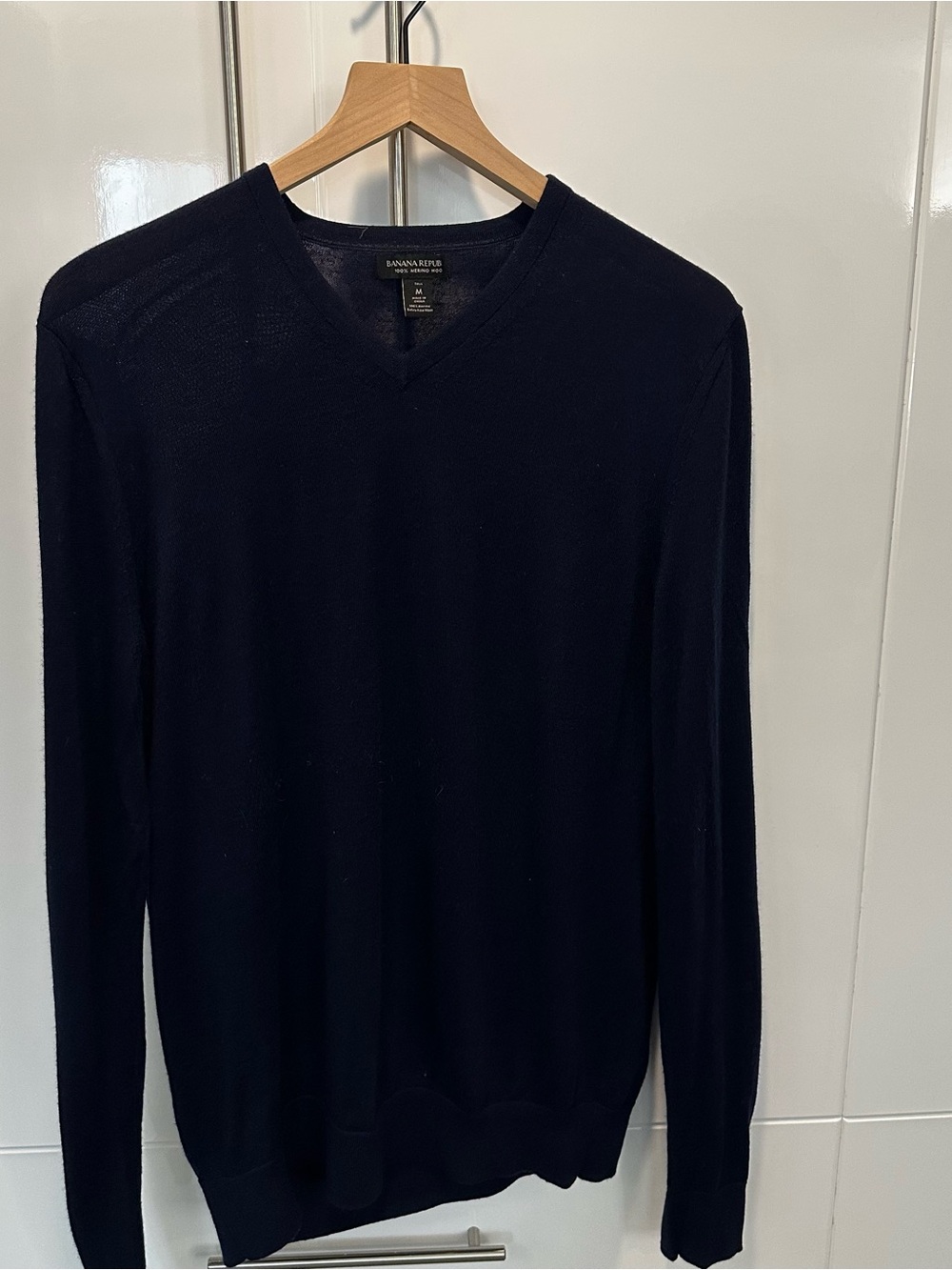 Banana Republic Men's Navy V-Neck Sweater